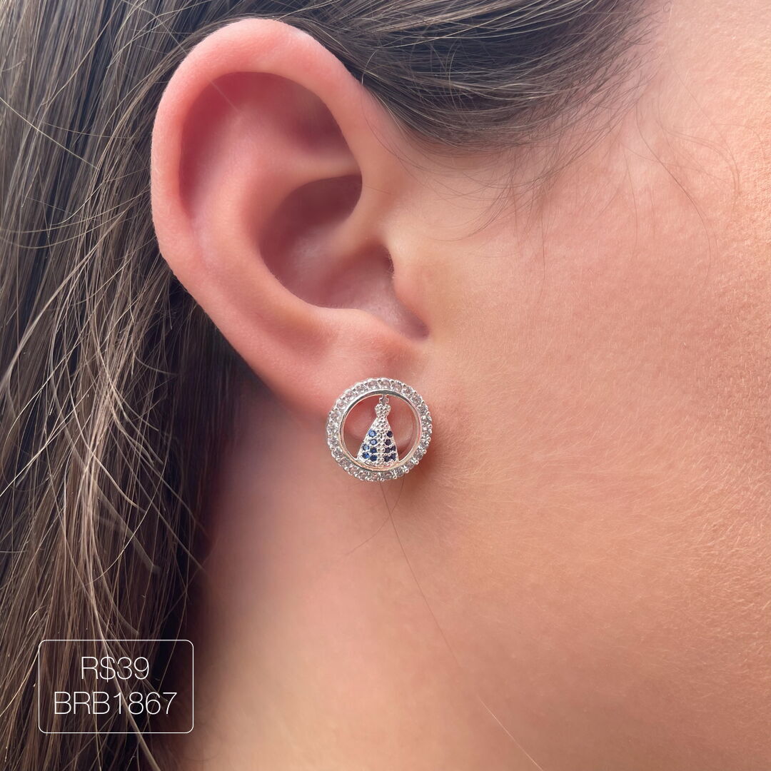 Brinco Nossa Senhora Redondo Cravejado Cristal Prateado